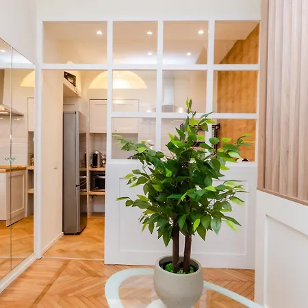 Vivimi - Bligny Luxury House Апартаменты *